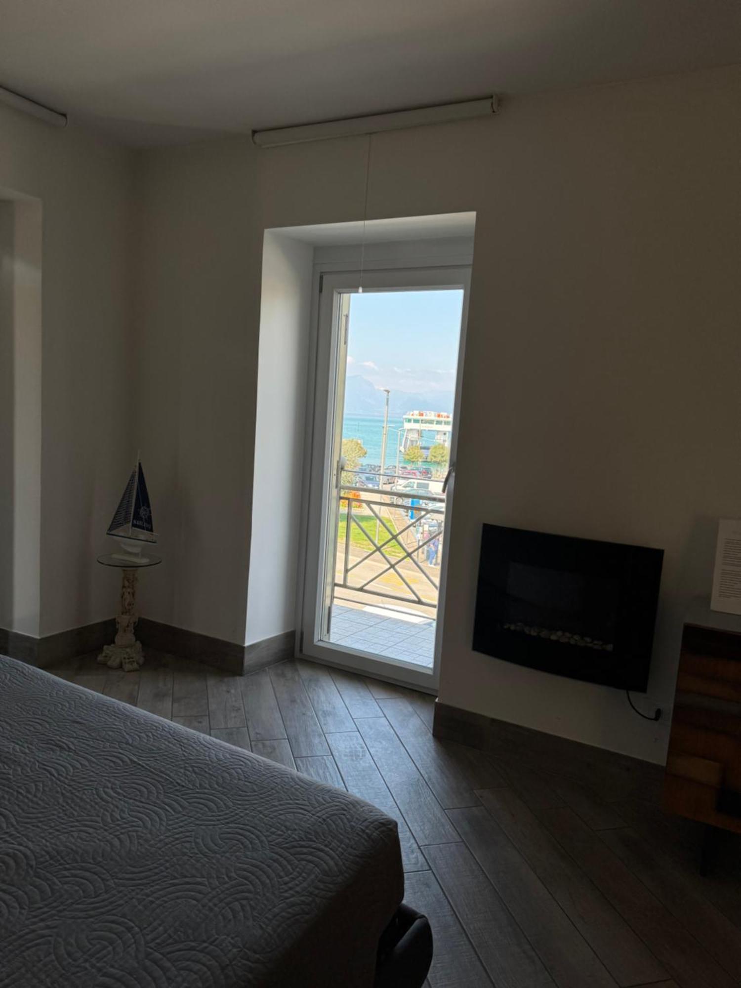 ホテル Relais Al Porto ペスキエーラ・デル・ガルダ エクステリア 写真