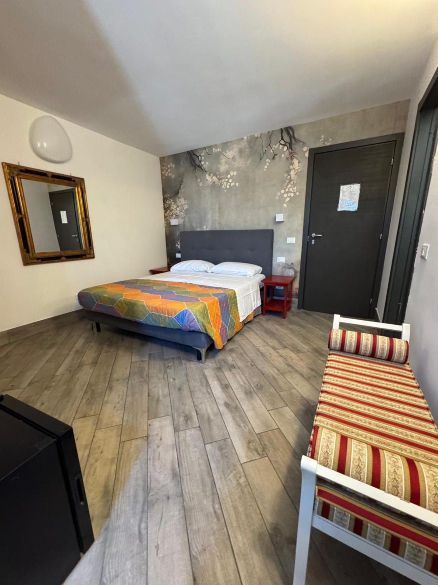 ホテル Relais Al Porto ペスキエーラ・デル・ガルダ エクステリア 写真
