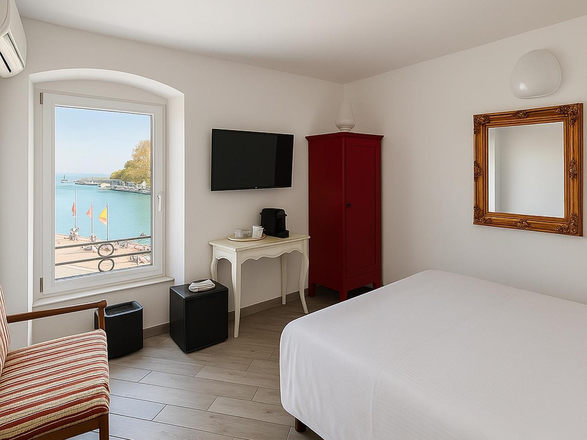 ホテル Relais Al Porto ペスキエーラ・デル・ガルダ エクステリア 写真