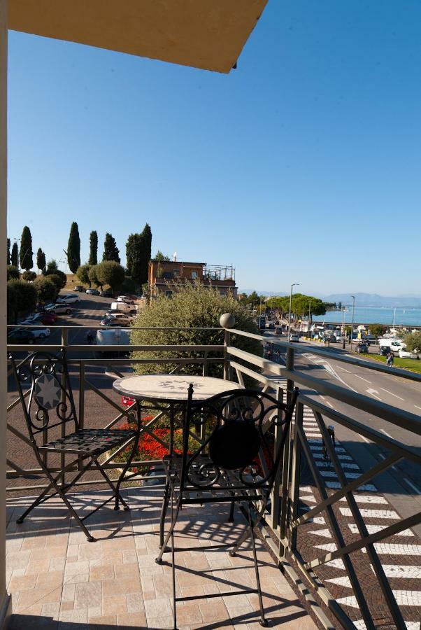 ホテル Relais Al Porto ペスキエーラ・デル・ガルダ エクステリア 写真